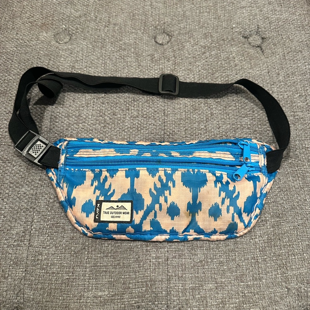 Kavu Blue and Tan Crossbody Bag with Durable Design